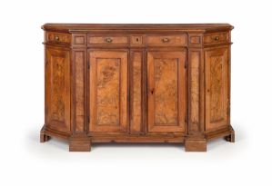 Stupenda credenza '700 veneta in noce e radica di noce